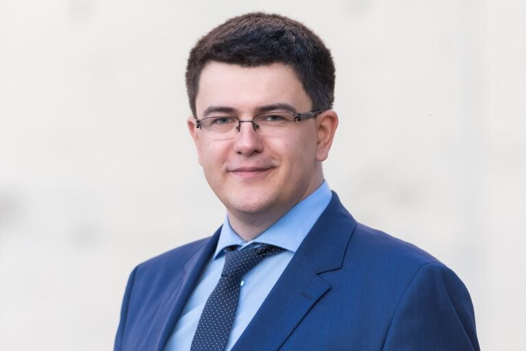 Vytautas Sinica. Valstybinės kalbos atnašavimas