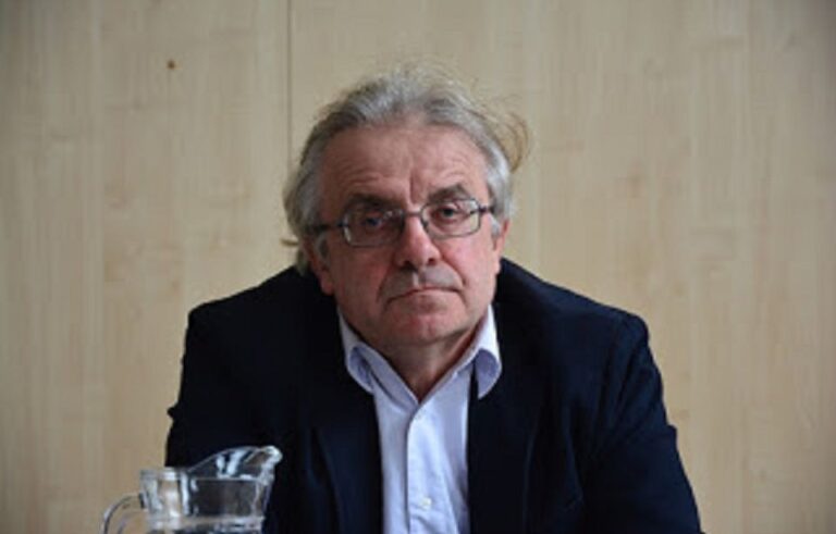Vytautas Radžvilas. Kūjo ir pjautuvo šešėlis virš šeimos (III)