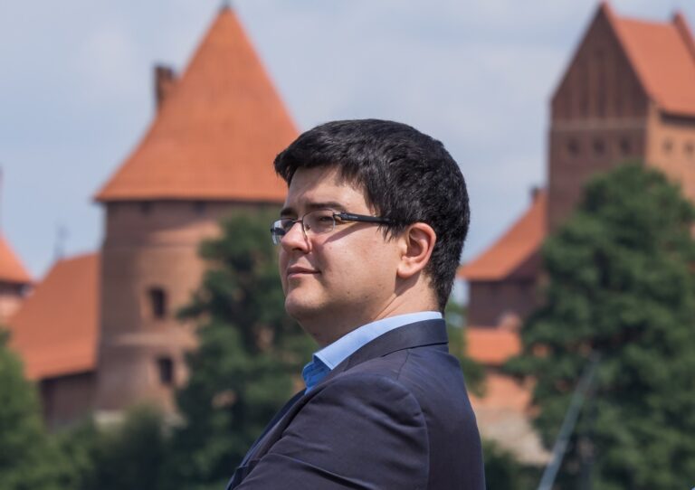 Vytautas Sinica. Moters vieta