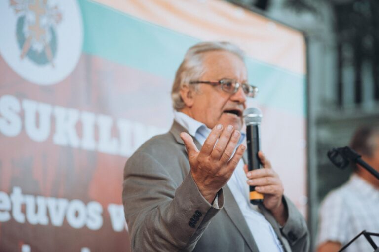 Vytautas Radžvilas. Ar vėl išgirsime: „Ir tada dirbome Lietuvai“?