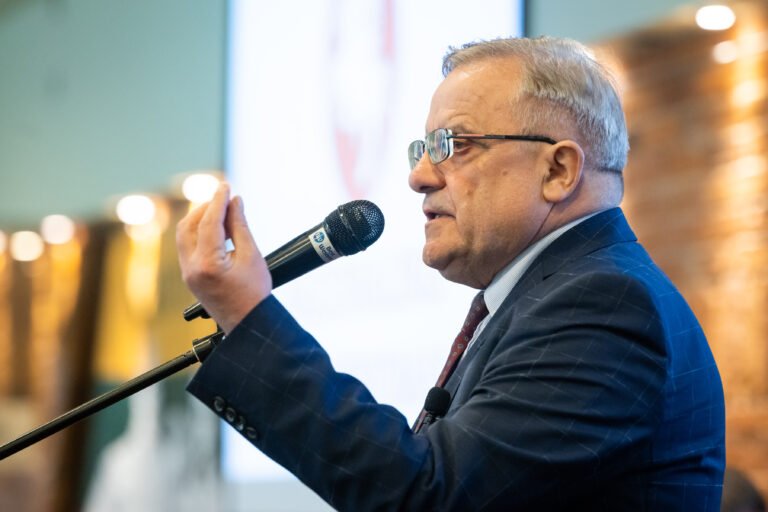 Vytautas Radžvilas. Skirtingos atostogos.