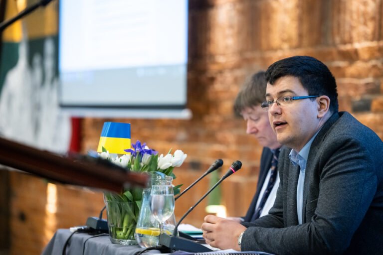 Vytautas Sinica. „Denacifikuotoja“ Makaraitytė