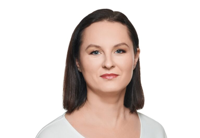 Asta Katutė. Pelenai neturi apaugti užmaršties žole