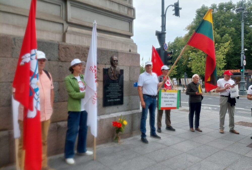 Erikas Černauskas. K. Škirpos atminimo lenta primena: lietuviai nebus vergų tauta!